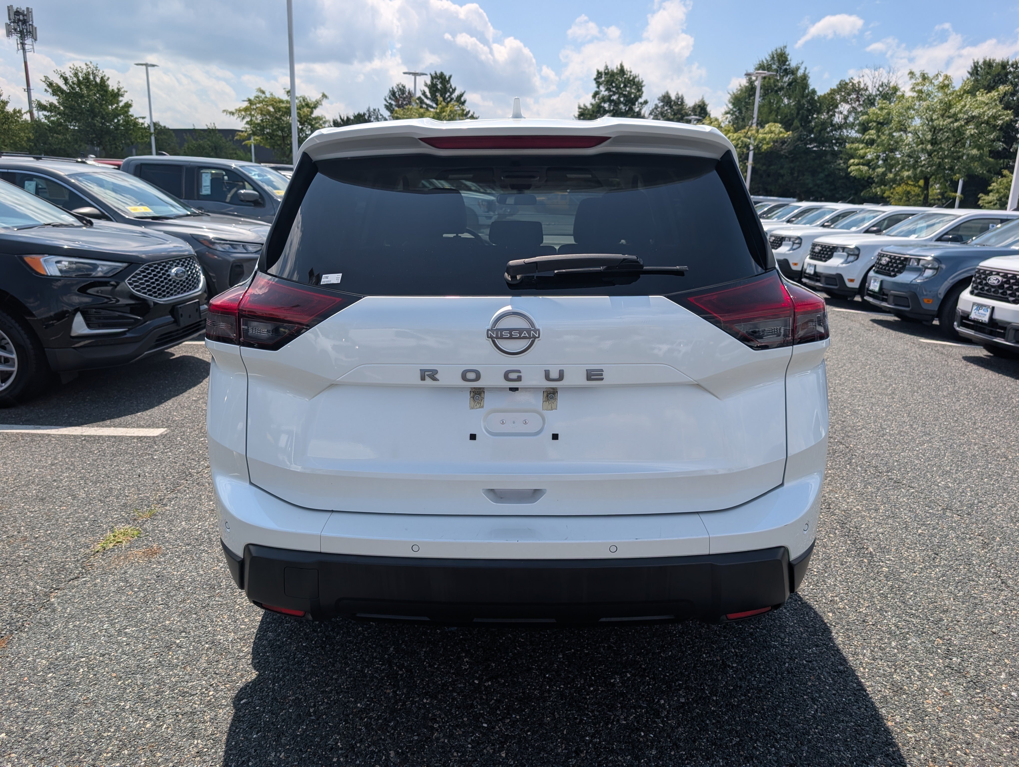 Used 2025 Nissan Rogue SV FWD image 4