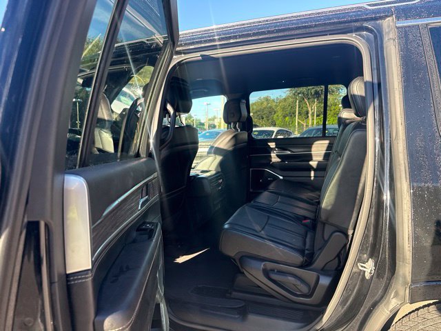 Used 2024 Jeep Wagoneer Series II w/ Flexible Seating Group AWD/4WD image 14