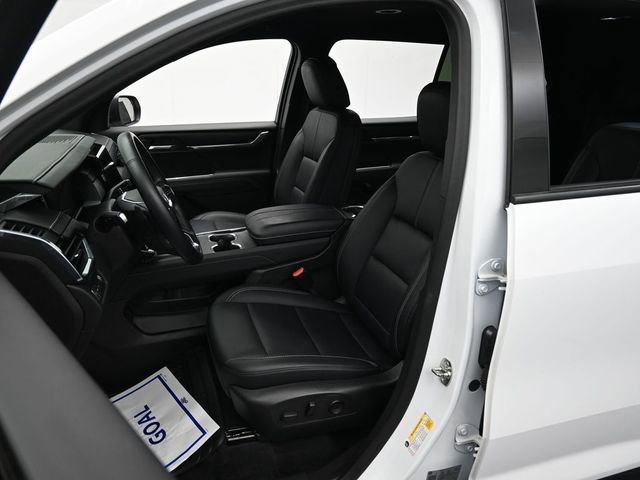 Used 2024 GMC Acadia Elevation image 11