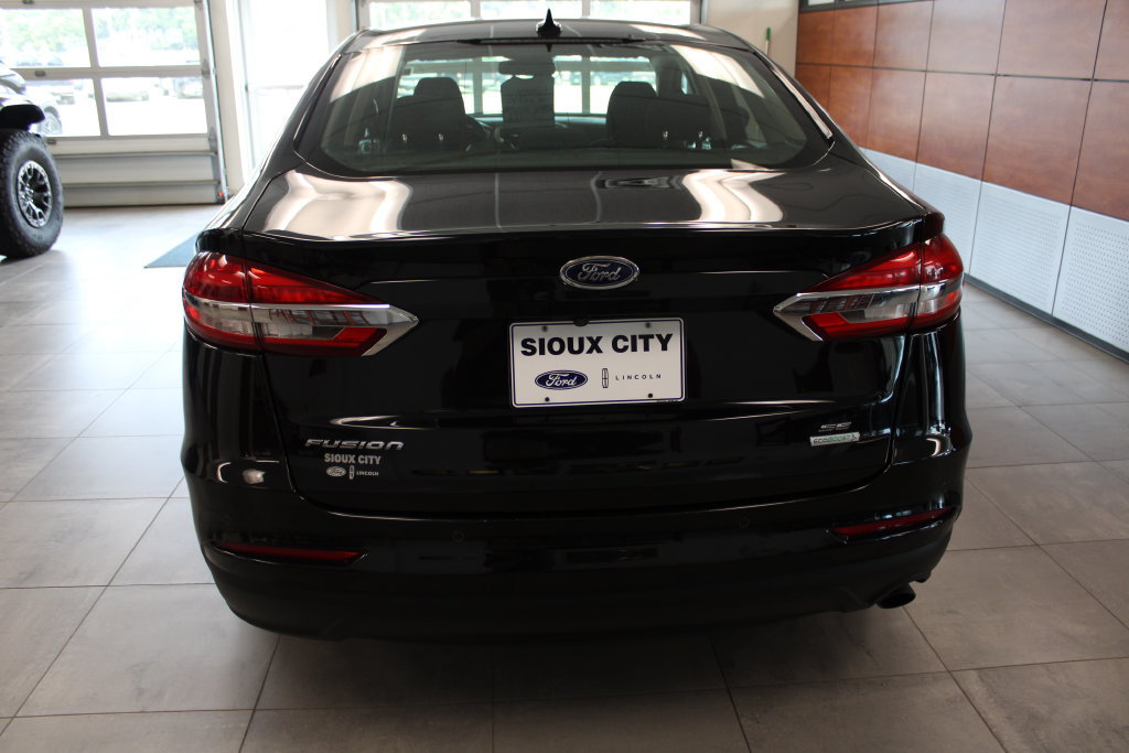 Certified 2020 Ford Fusion SE FWD image 4