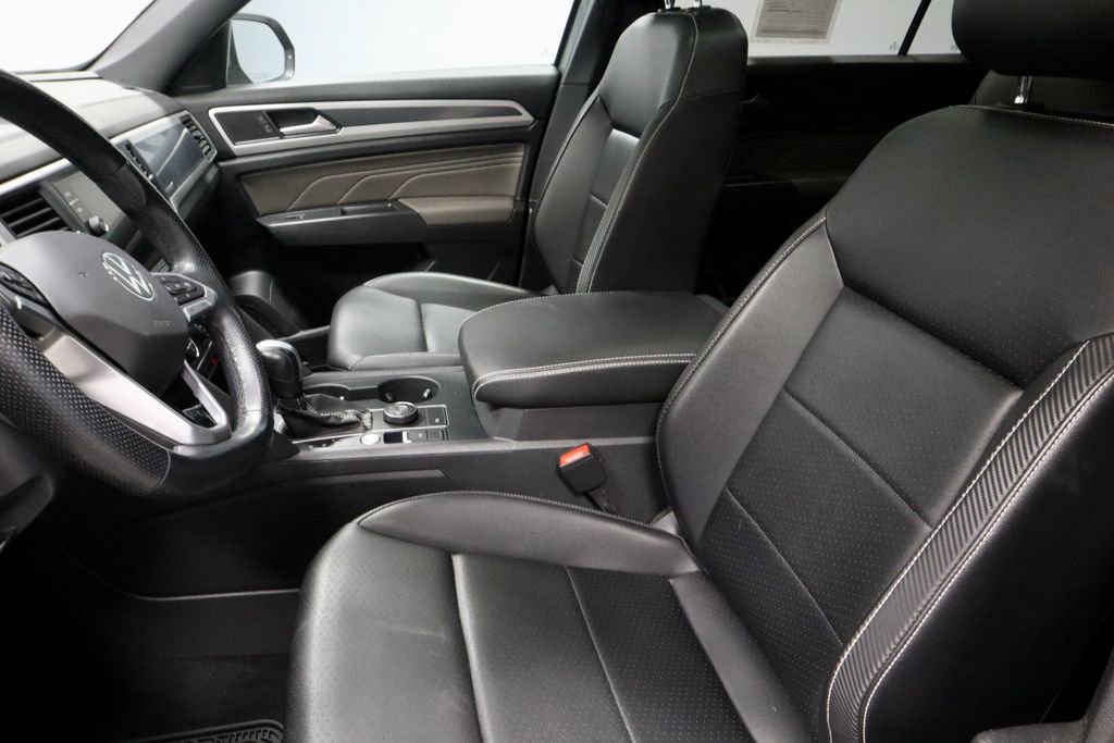 Used 2021 Volkswagen Atlas Cross Sport SE w/ Panoramic Sunroof Package image 24
