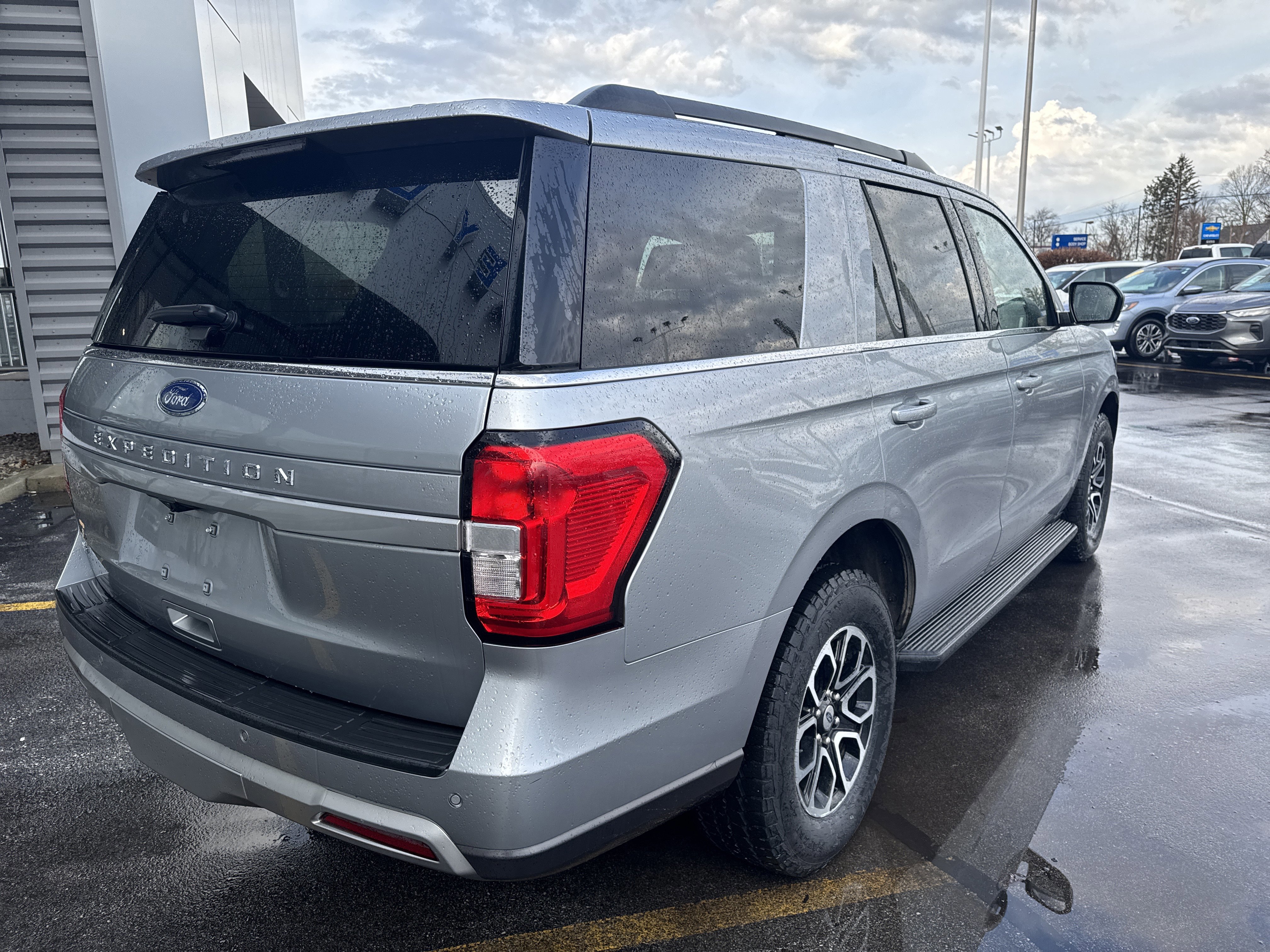 Certified 2024 Ford Expedition XLT image 5