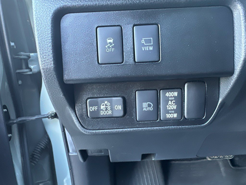 Used 2022 Toyota Tacoma TRD Off-Road w/ TRD Premium Off Road Package AWD/4WD image 39