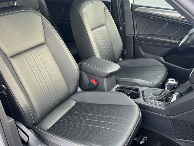 Used 2023 Volkswagen Tiguan SE R-Line FWD image 15