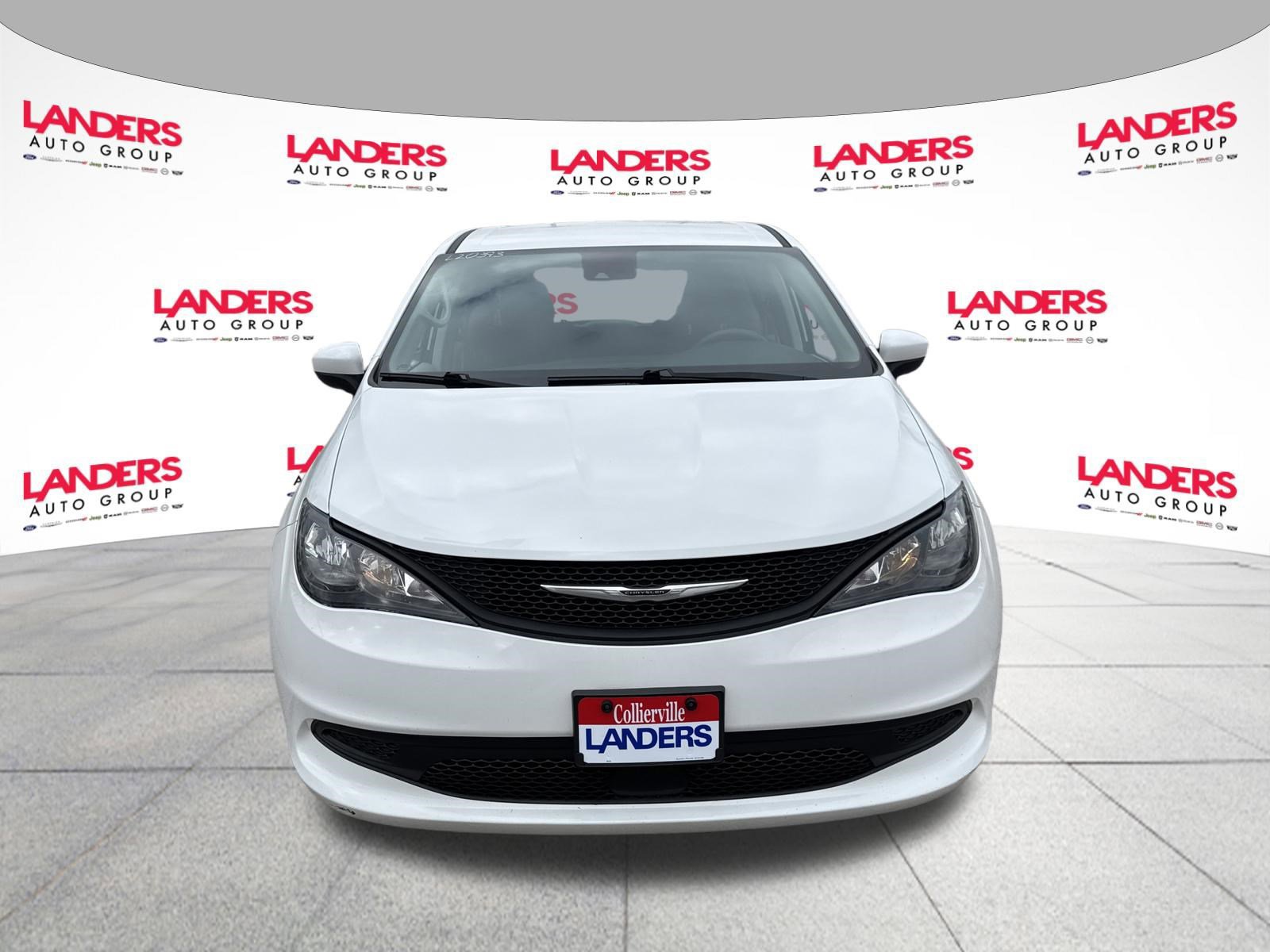 Used 2023 Chrysler Voyager LX image 8