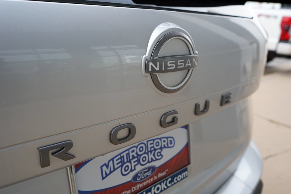 Used 2025 Nissan Rogue SV FWD image 5