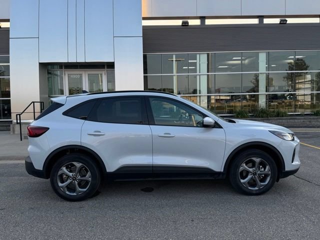 Certified 2025 Ford Escape ST-Line Select AWD/4WD image 41