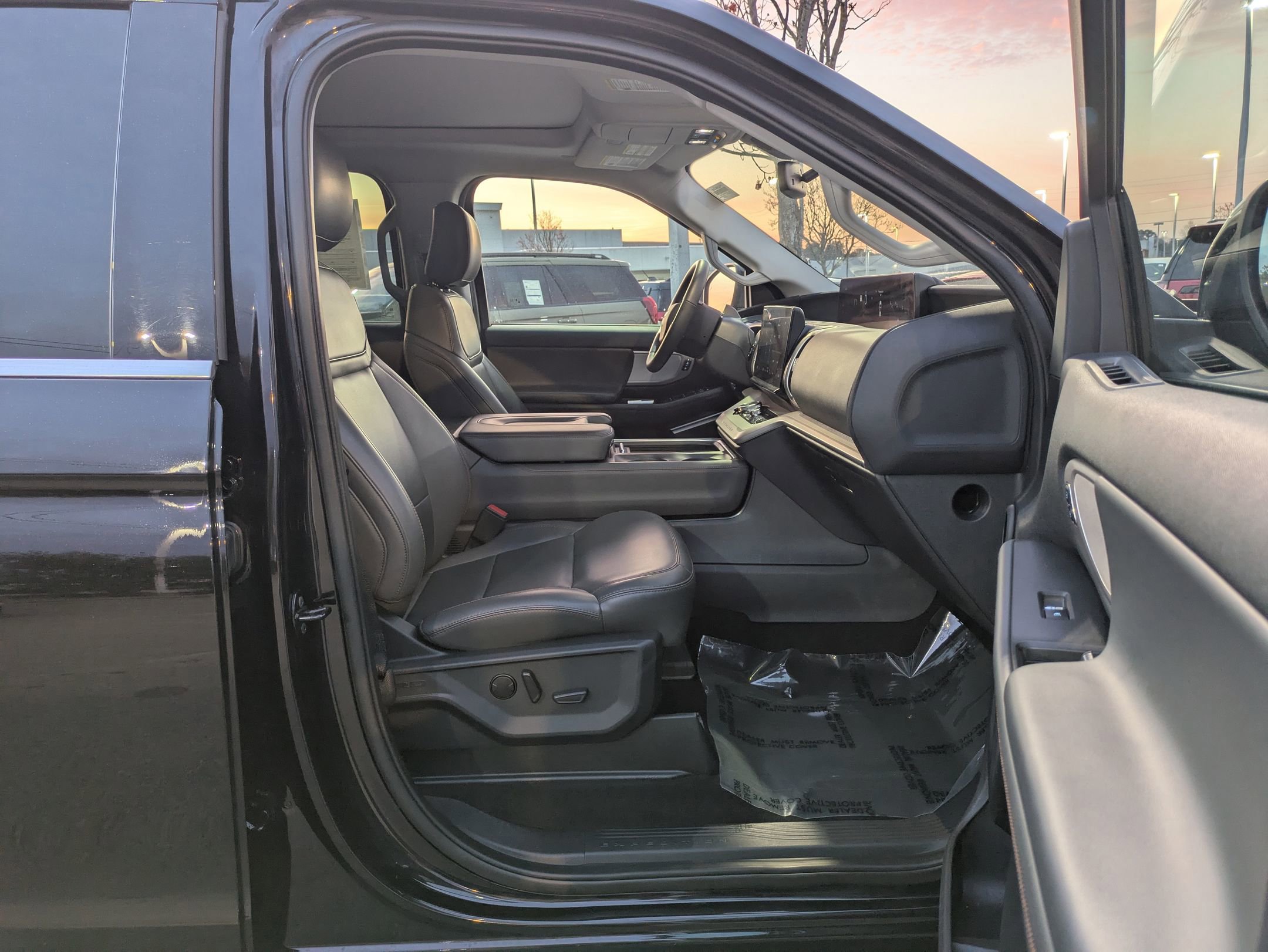 Certified 2025 Ford Expedition Active image 38