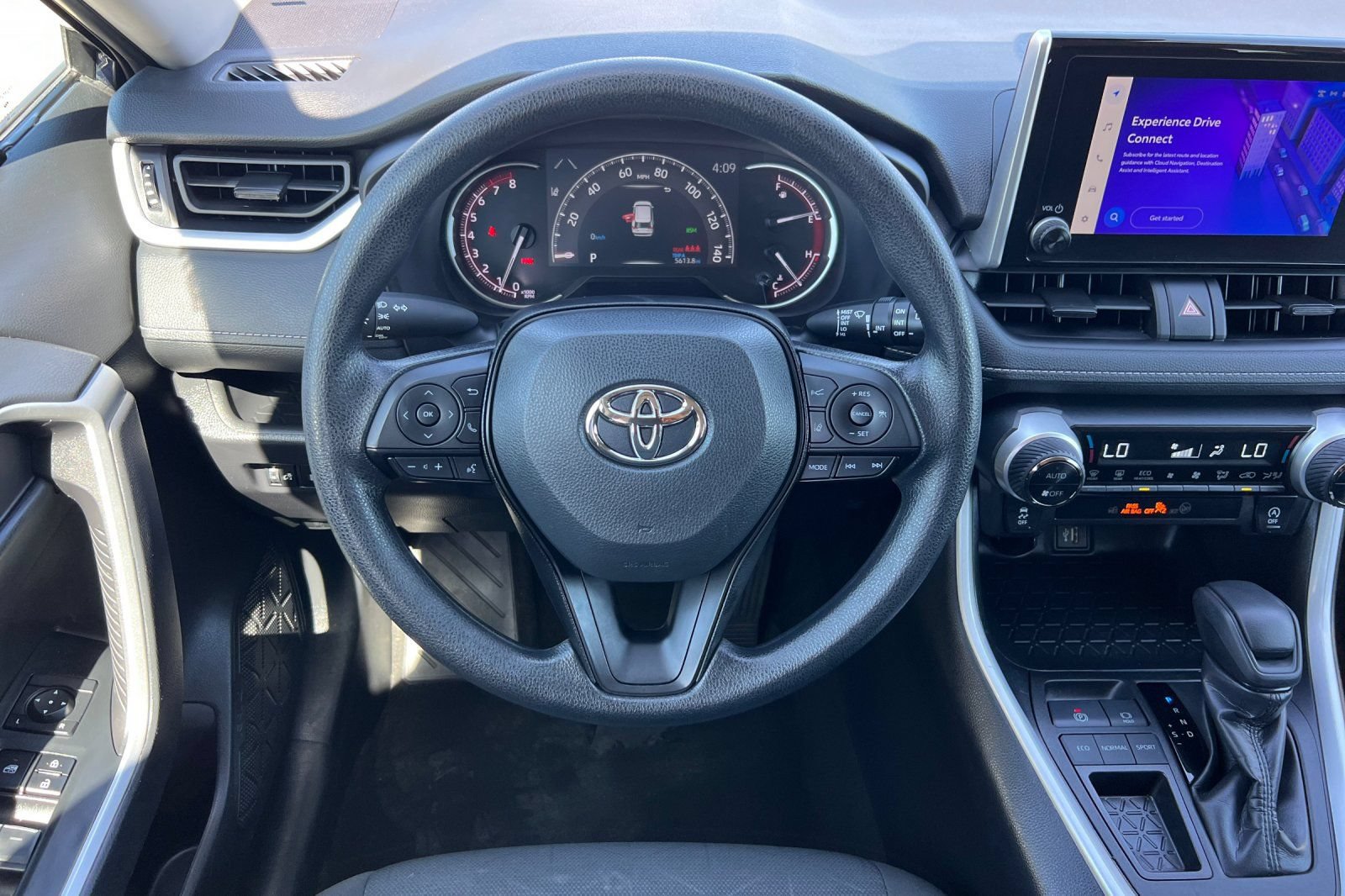 Used 2024 Toyota RAV4 XLE FWD image 16