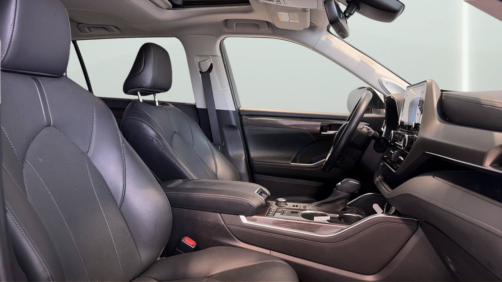 Used 2021 Toyota Highlander Limited AWD/4WD image 14