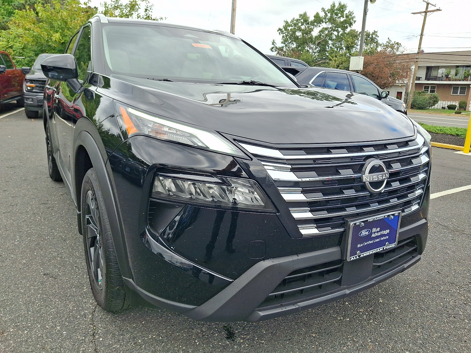 Used 2025 Nissan Rogue SV w/ SV Premium Package FWD image 2