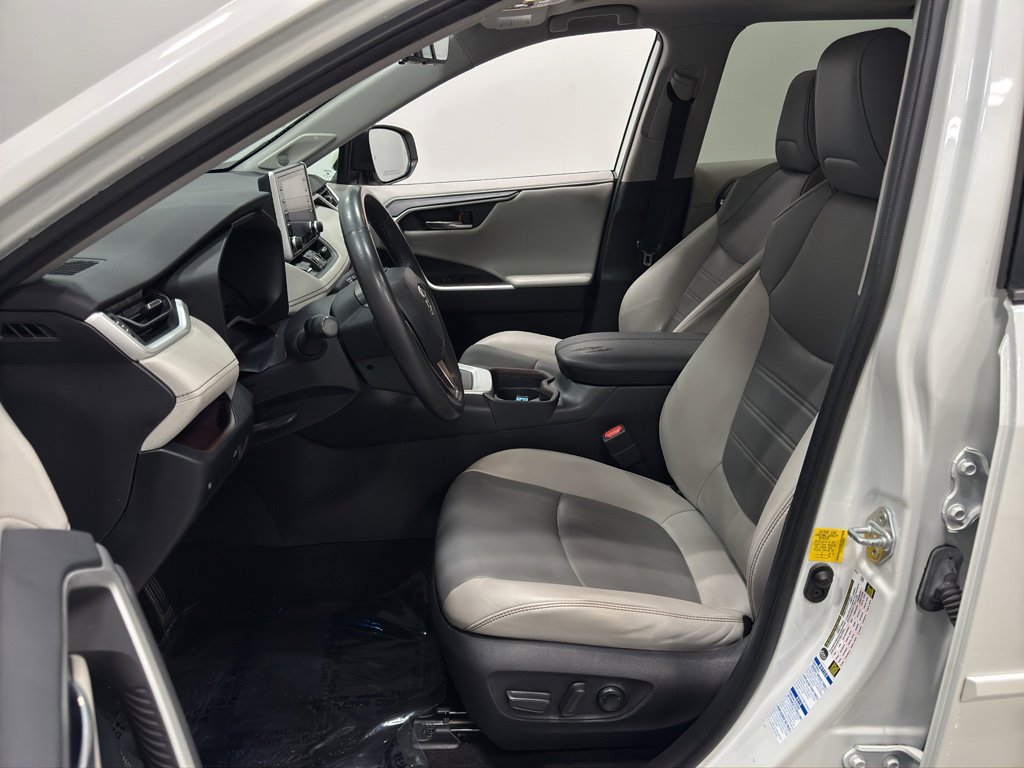 Used 2019 Toyota RAV4 Limited image 10