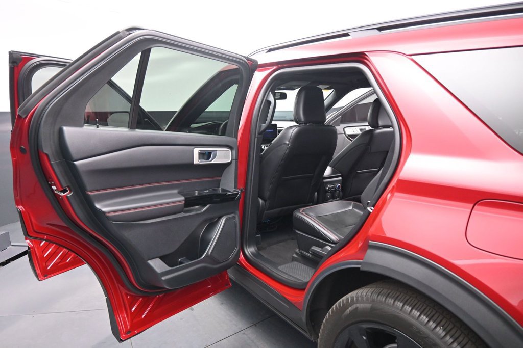 Certified 2024 Ford Explorer ST-Line w/ Class IV Trailer Tow Package RWD image 18