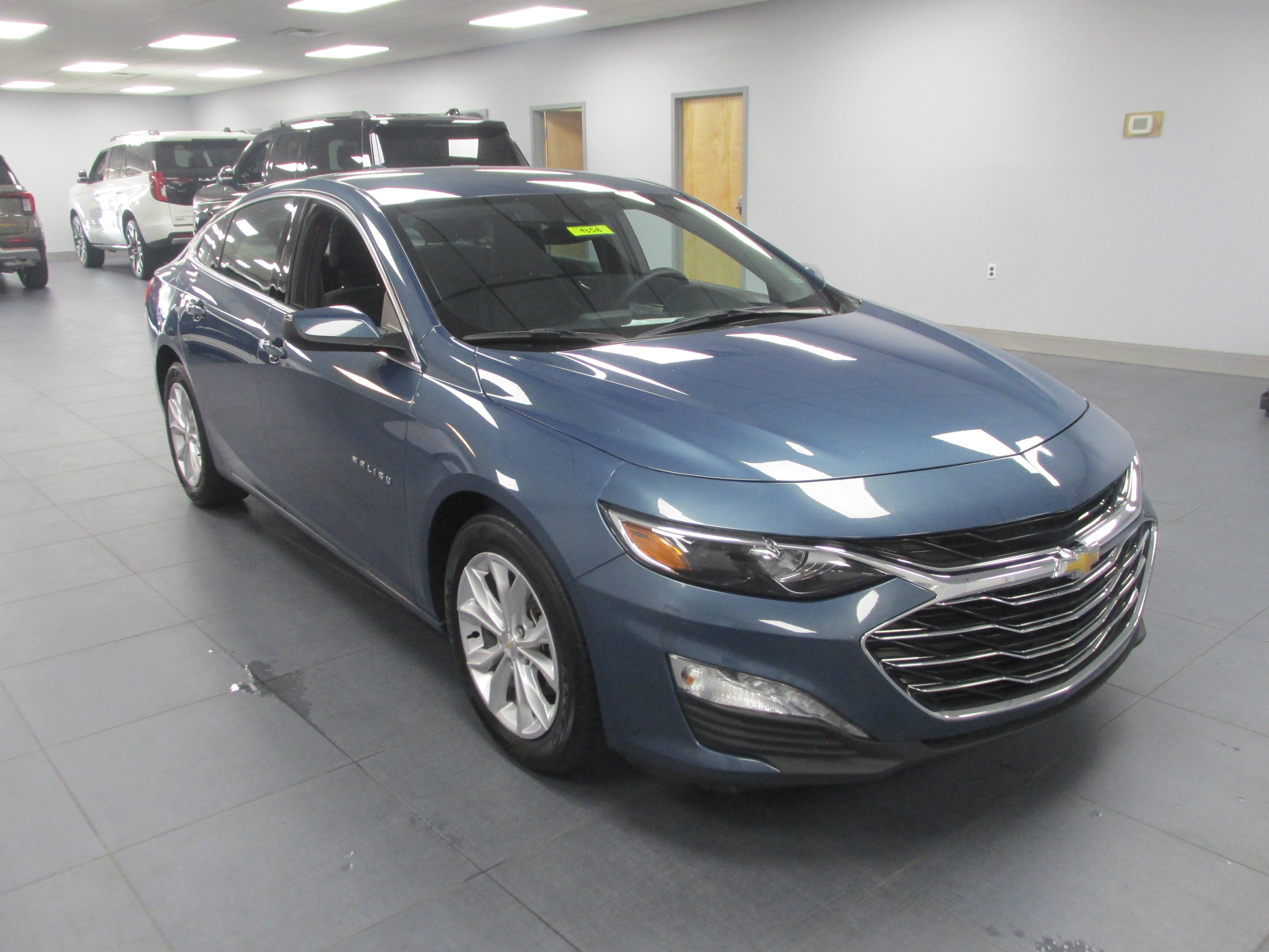 Used 2025 Chevrolet Malibu LT FWD image 3