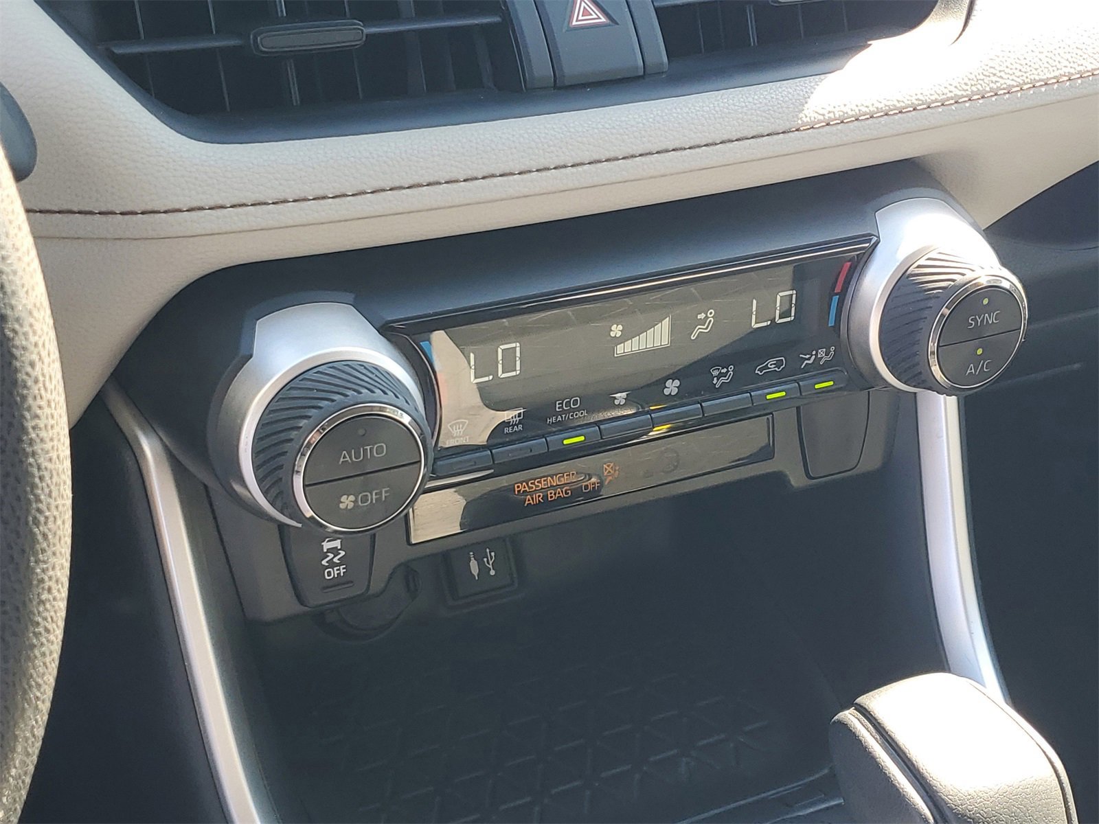 Used 2019 Toyota RAV4 XLE image 23