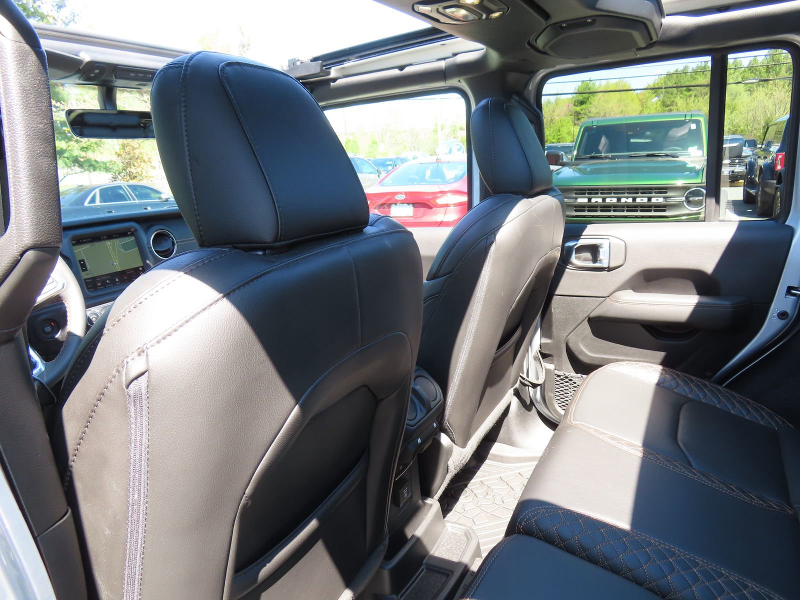 Used 2023 Jeep Wrangler Unlimited Sahara image 30