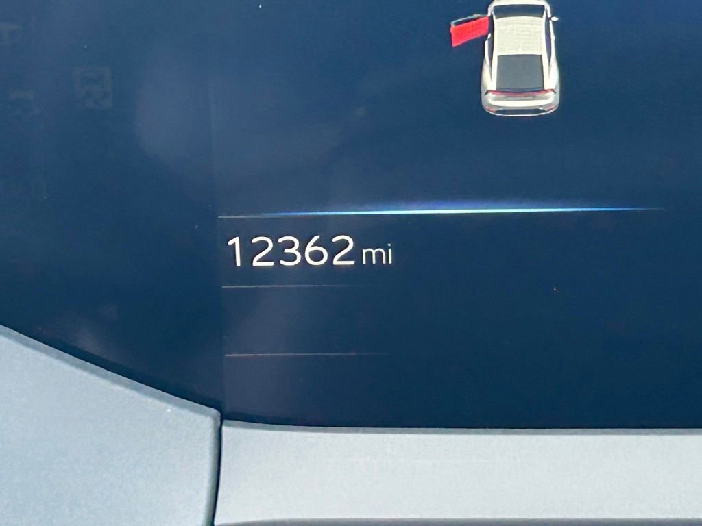 Used 2024 Toyota Prius Limited w/ Limited Premium Package FWD image 39