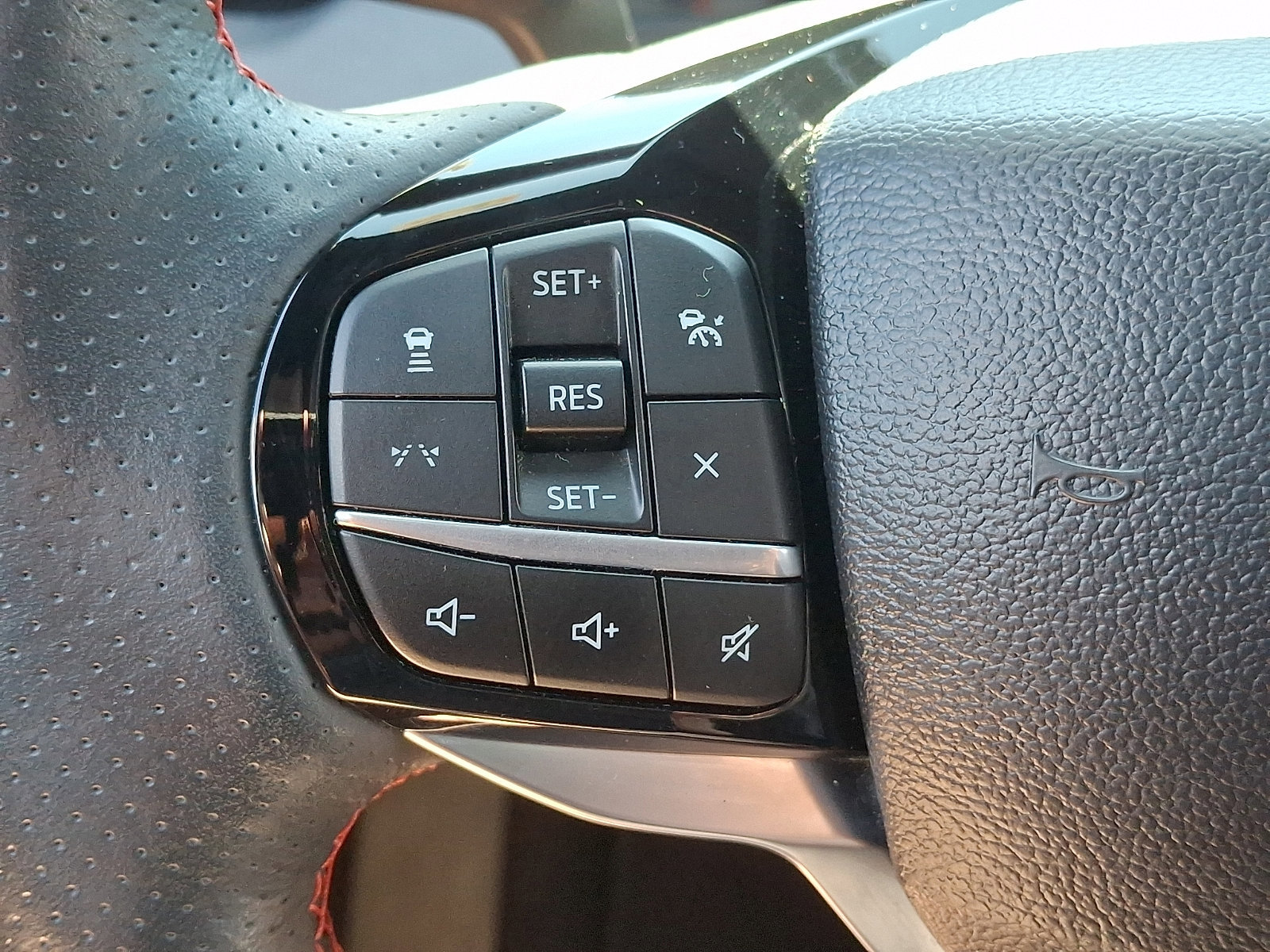 Certified 2025 Ford Explorer ST-Line AWD/4WD image 28