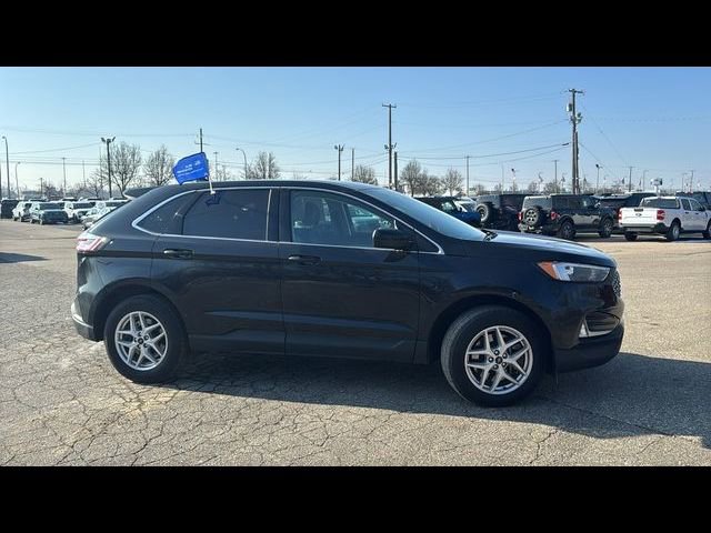 Certified 2023 Ford Edge SEL w/ Convenience Package AWD/4WD image 3