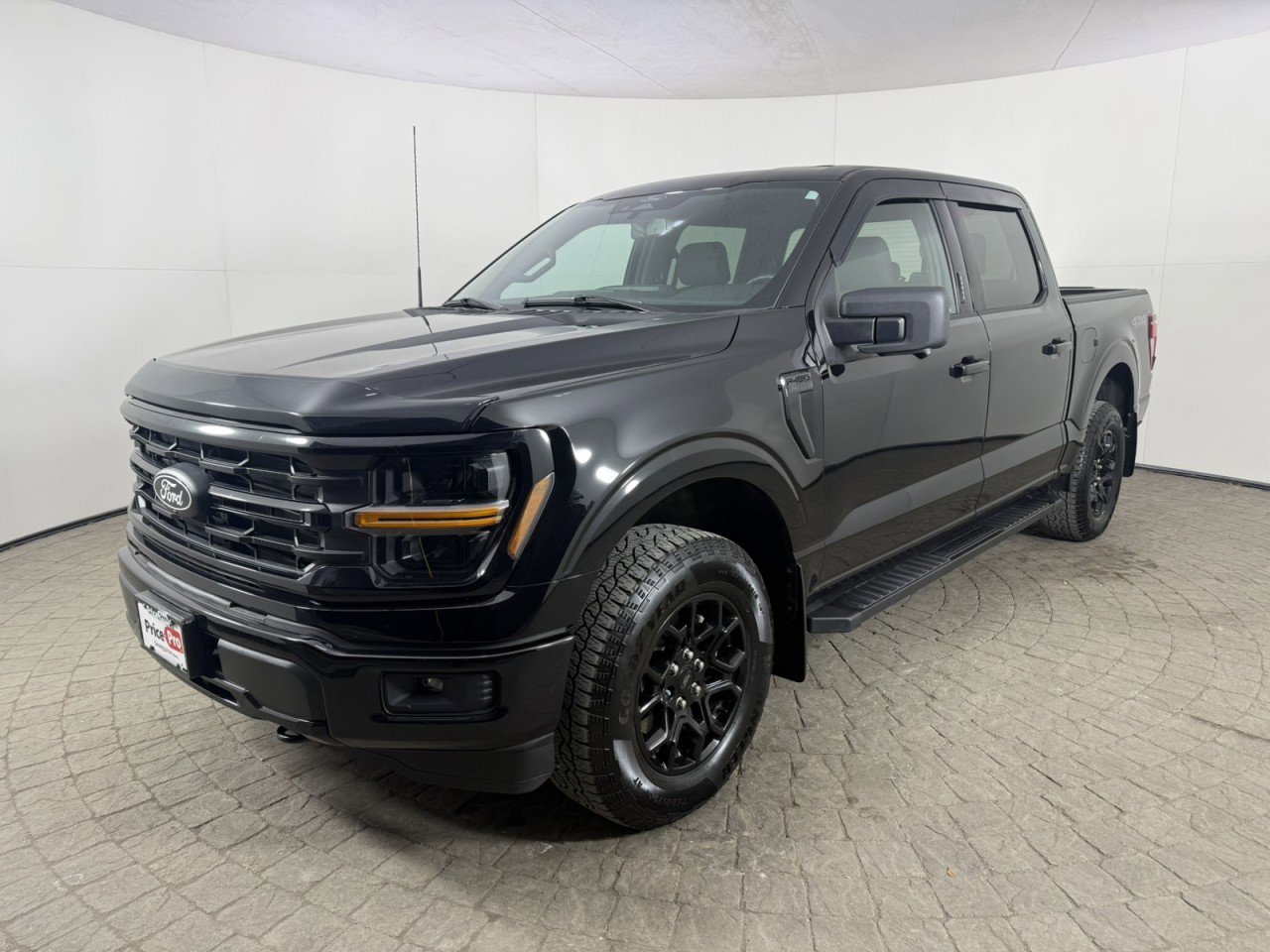 Certified 2024 Ford F150 XLT w/ XLT Black Appearance Package AWD/4WD image 3