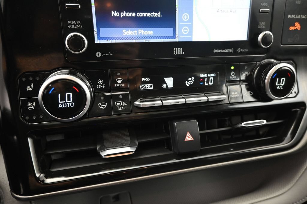 Used 2022 Toyota Highlander Limited FWD image 17