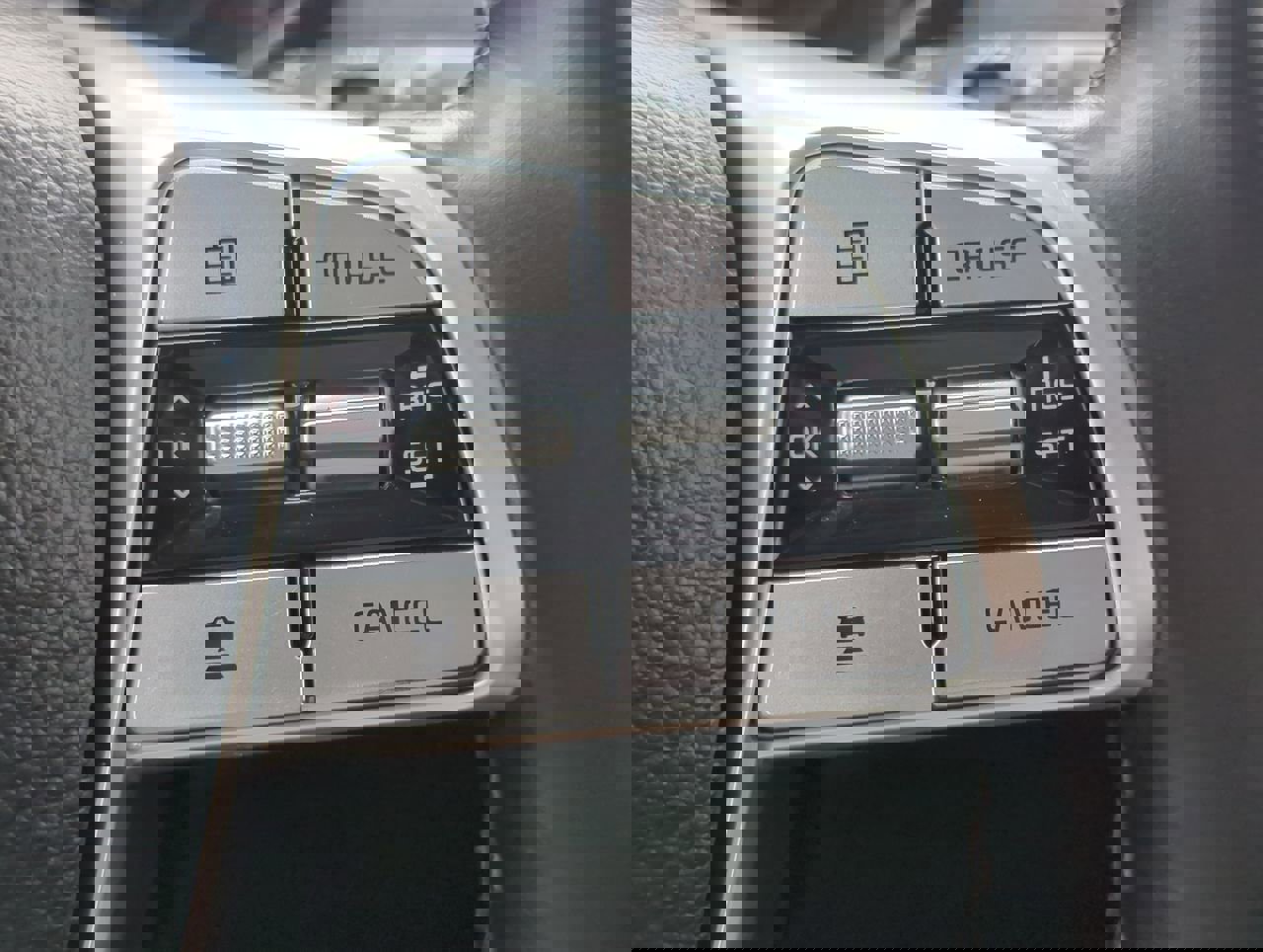 Used 2022 Kia Telluride SX w/ SX Prestige Package image 25