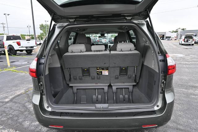 Used 2020 Toyota Sienna L FWD image 12