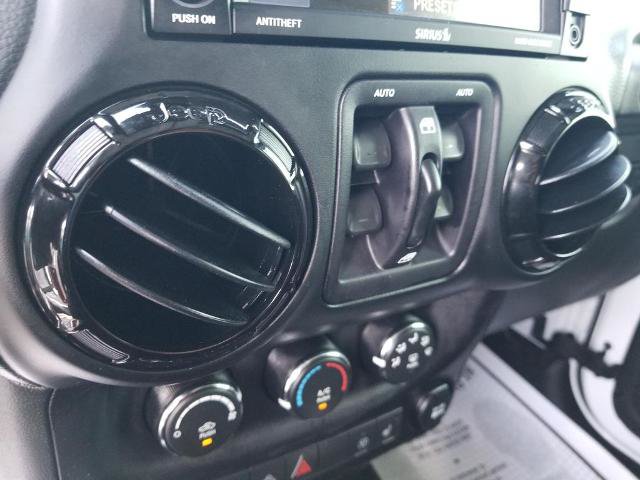 Used 2017 Jeep Wrangler Unlimited Sahara AWD/4WD image 20