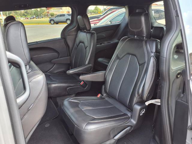 Used 2025 Chrysler Pacifica Select FWD image 17