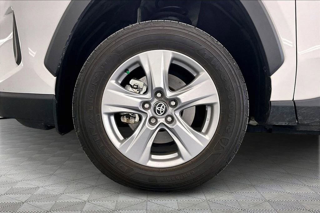 Used 2025 Toyota RAV4 XLE AWD/4WD image 11