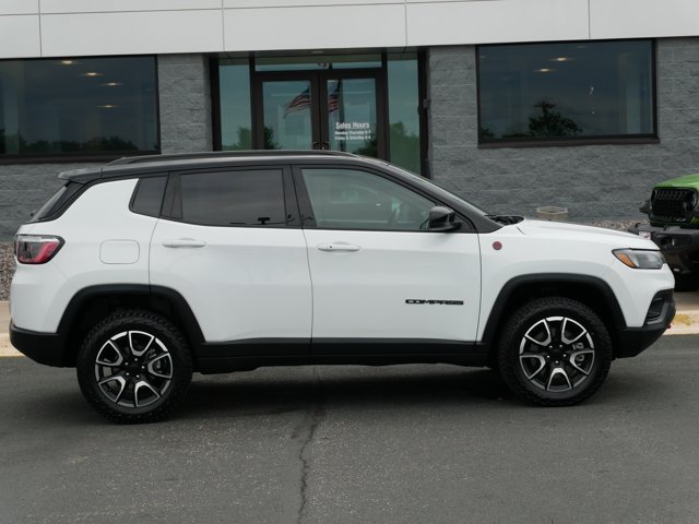 Used 2024 Jeep Compass Trailhawk AWD/4WD image 1