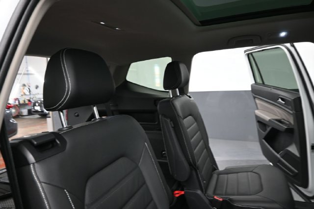Used 2023 Volkswagen Atlas SEL Premium AWD/4WD image 26