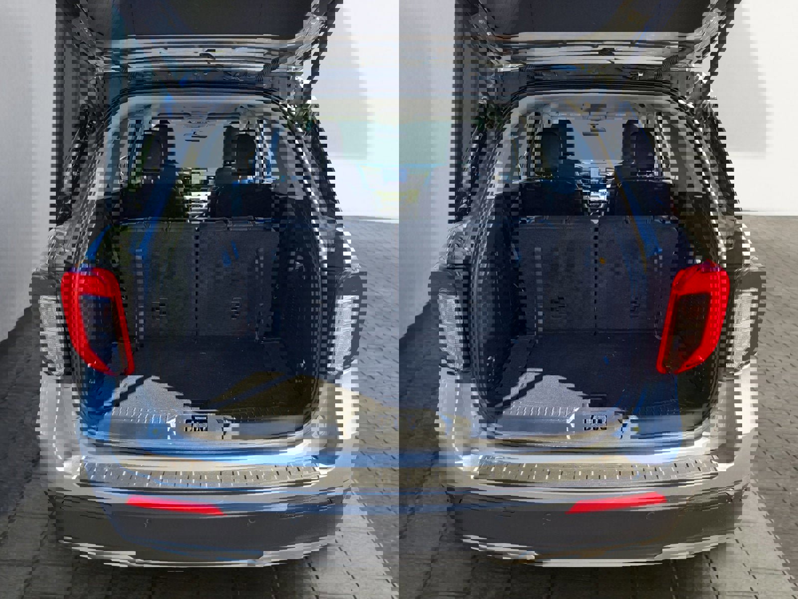 Certified 2023 Ford Explorer XLT w/ Equipment Group 202A image 25