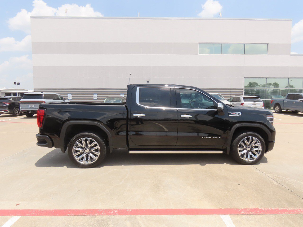 Used 2025 GMC Sierra 1500 Denali w/ Denali Reserve Package AWD/4WD image 8