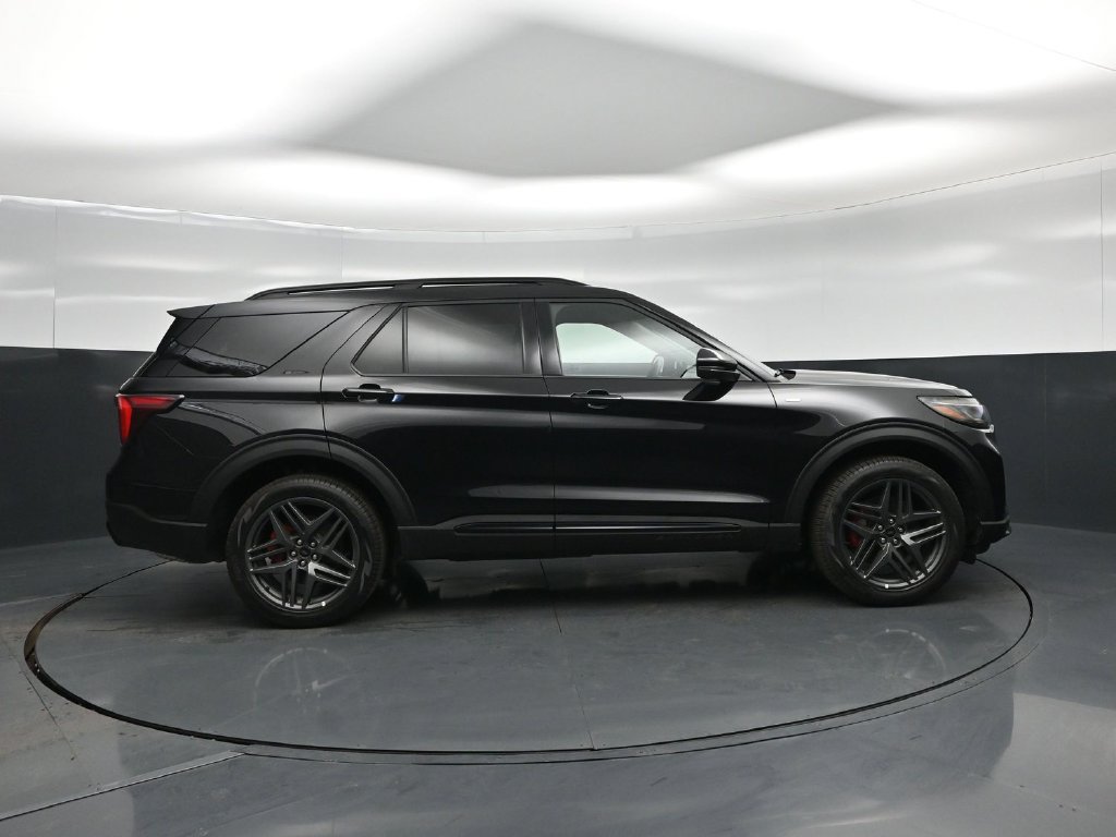Certified 2026 Ford Explorer ST-Line w/ ST-Line Street Pack AWD/4WD image 24