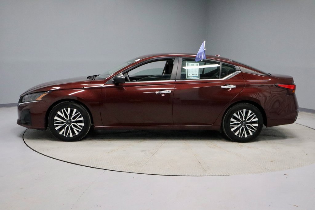 Used 2024 Nissan Altima 2.5 SV image 7