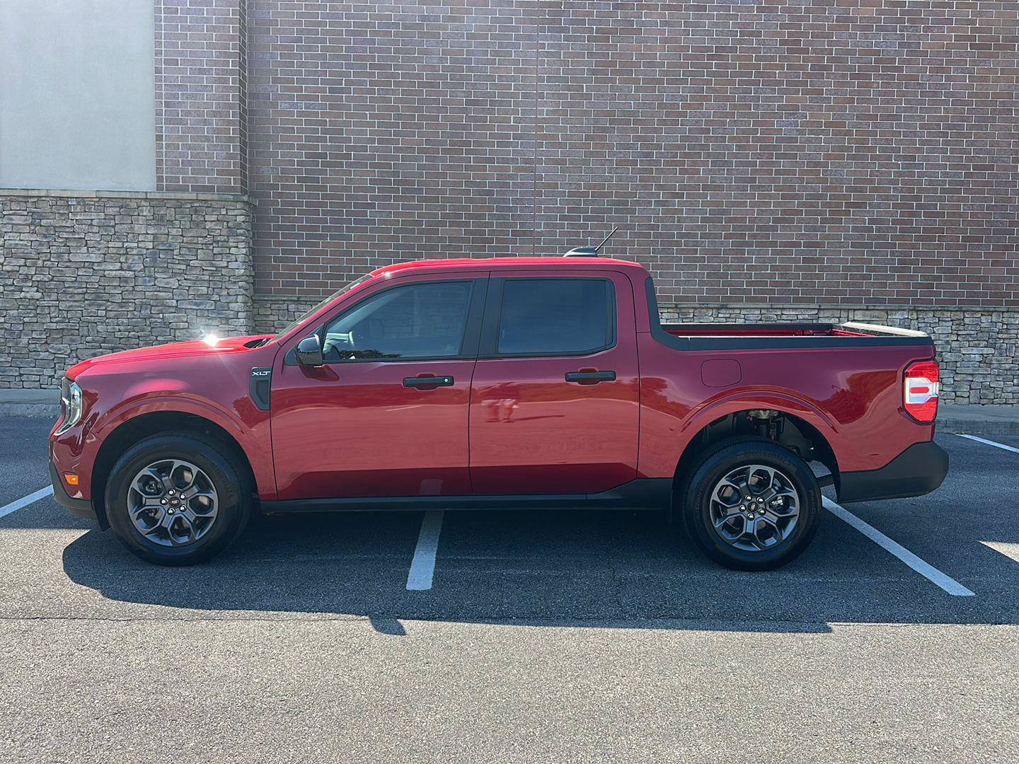 Certified 2025 Ford Maverick XLT w/ XLT Luxury Package AWD/4WD image 2