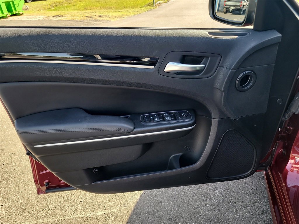 Used 2023 Chrysler 300 Touring L image 14