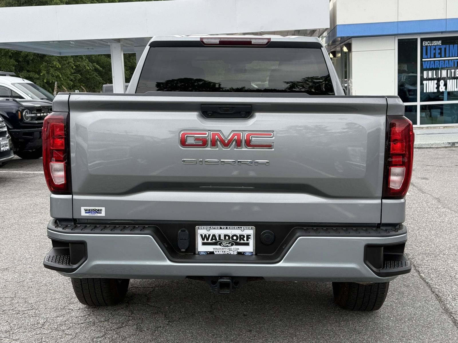 Used 2023 GMC Sierra 1500 Pro w/ Graphite Edition AWD/4WD image 3
