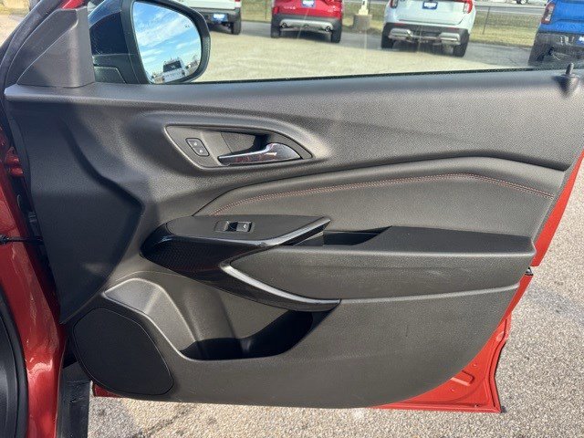 Used 2024 Chevrolet Trax RS w/ Sunroof Package image 35