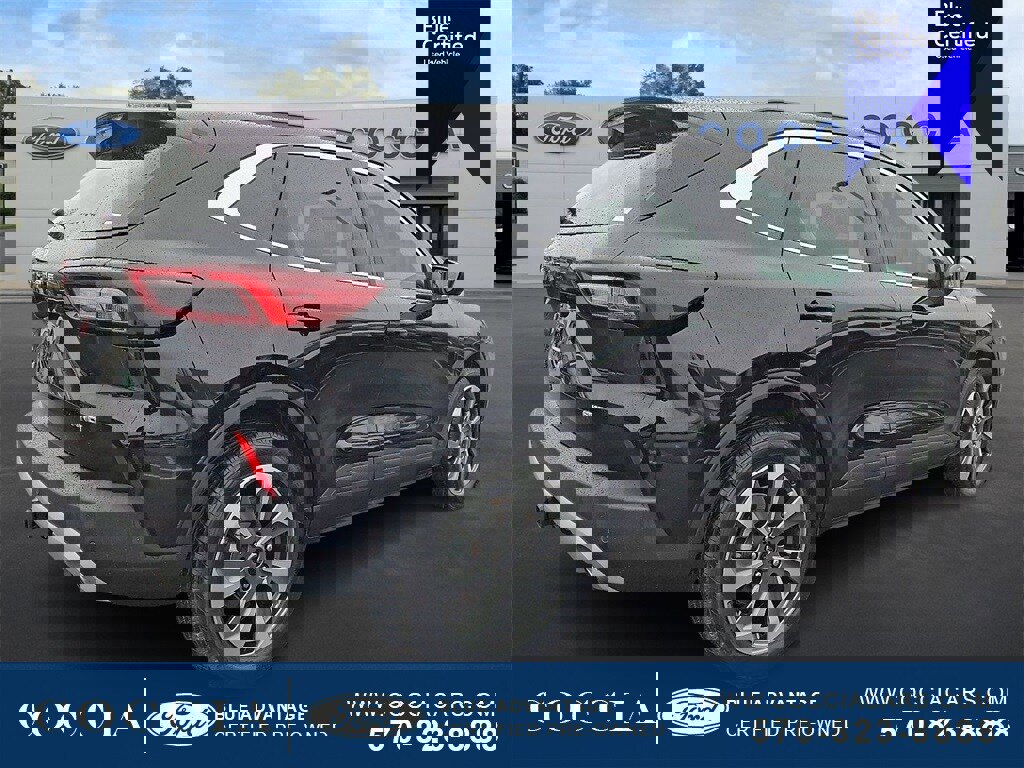Certified 2023 Ford Escape Platinum w/ Class II Trailer Tow Package image 5