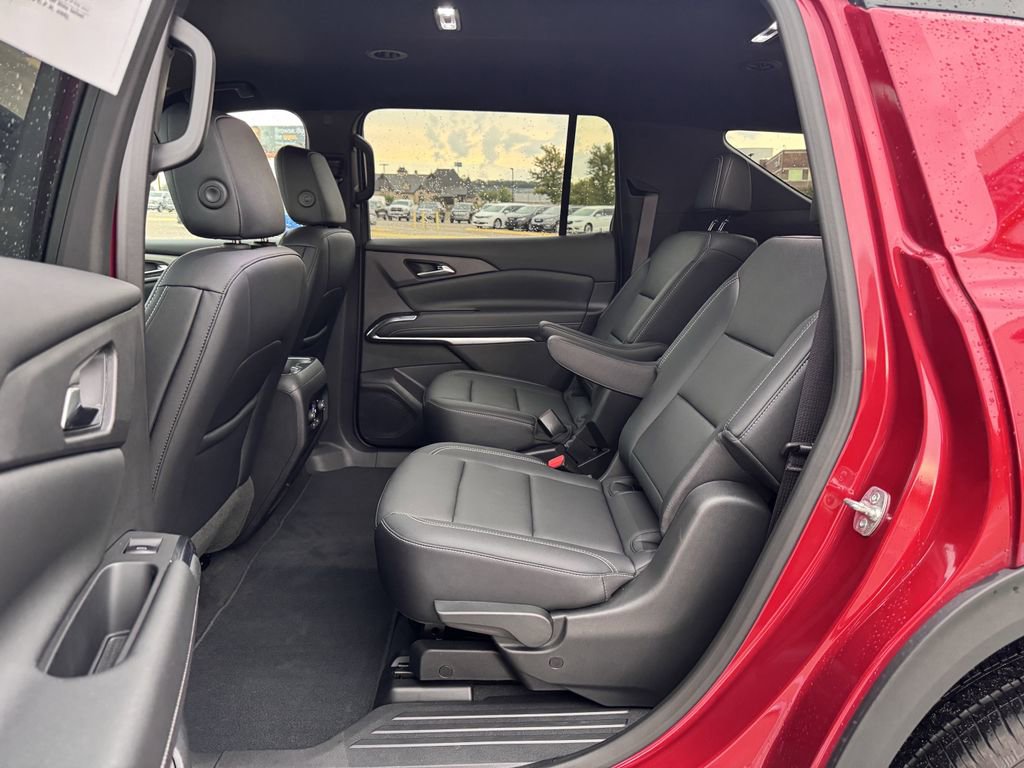 Used 2025 Chevrolet Traverse LT image 29