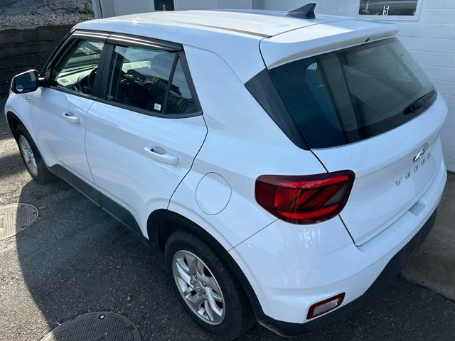 Used 2022 Hyundai Venue SE w/ Cargo Package FWD image 4