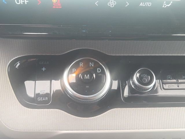 Certified 2025 Ford Expedition Active image 30