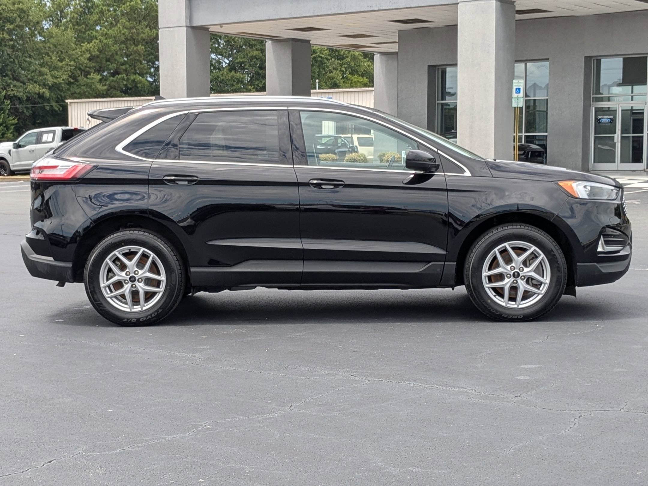 Certified 2023 Ford Edge SEL w/ Convenience Package image 2