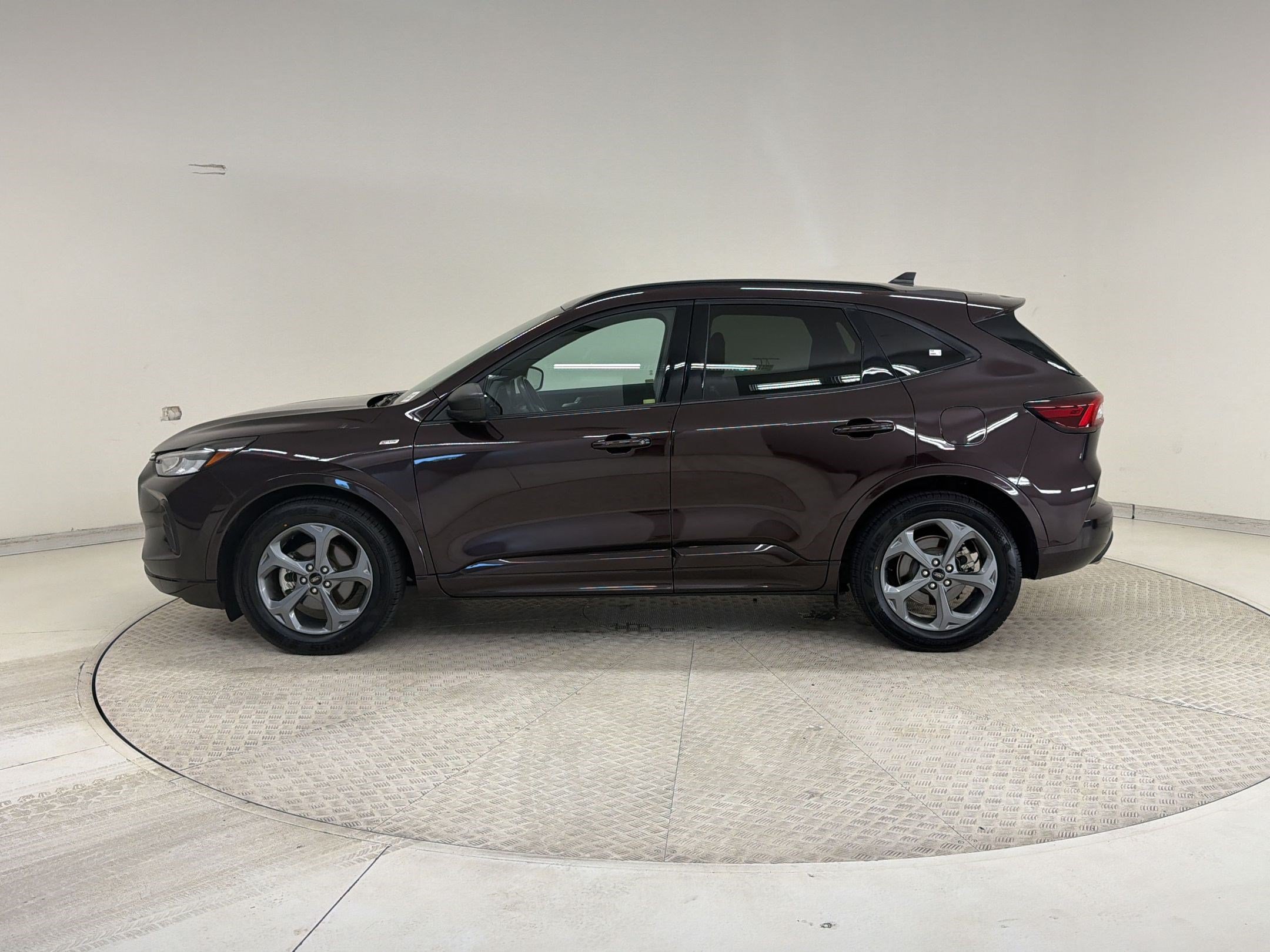 Certified 2023 Ford Escape ST-Line w/ Tech Pack #1 FWD image 2