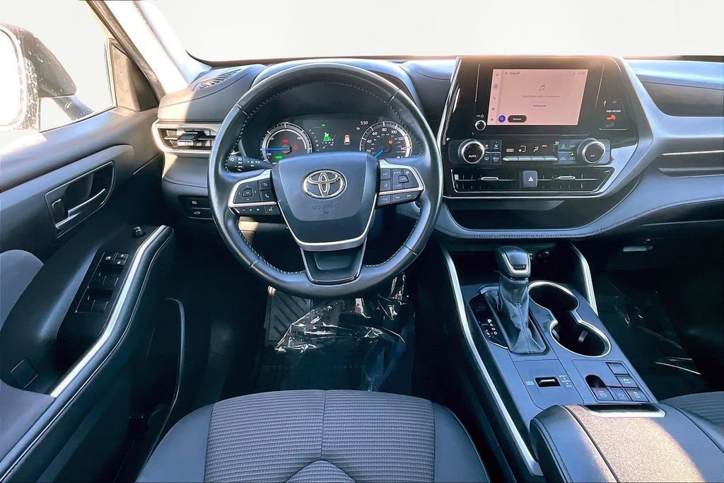 Used 2024 Toyota Highlander LE FWD image 7