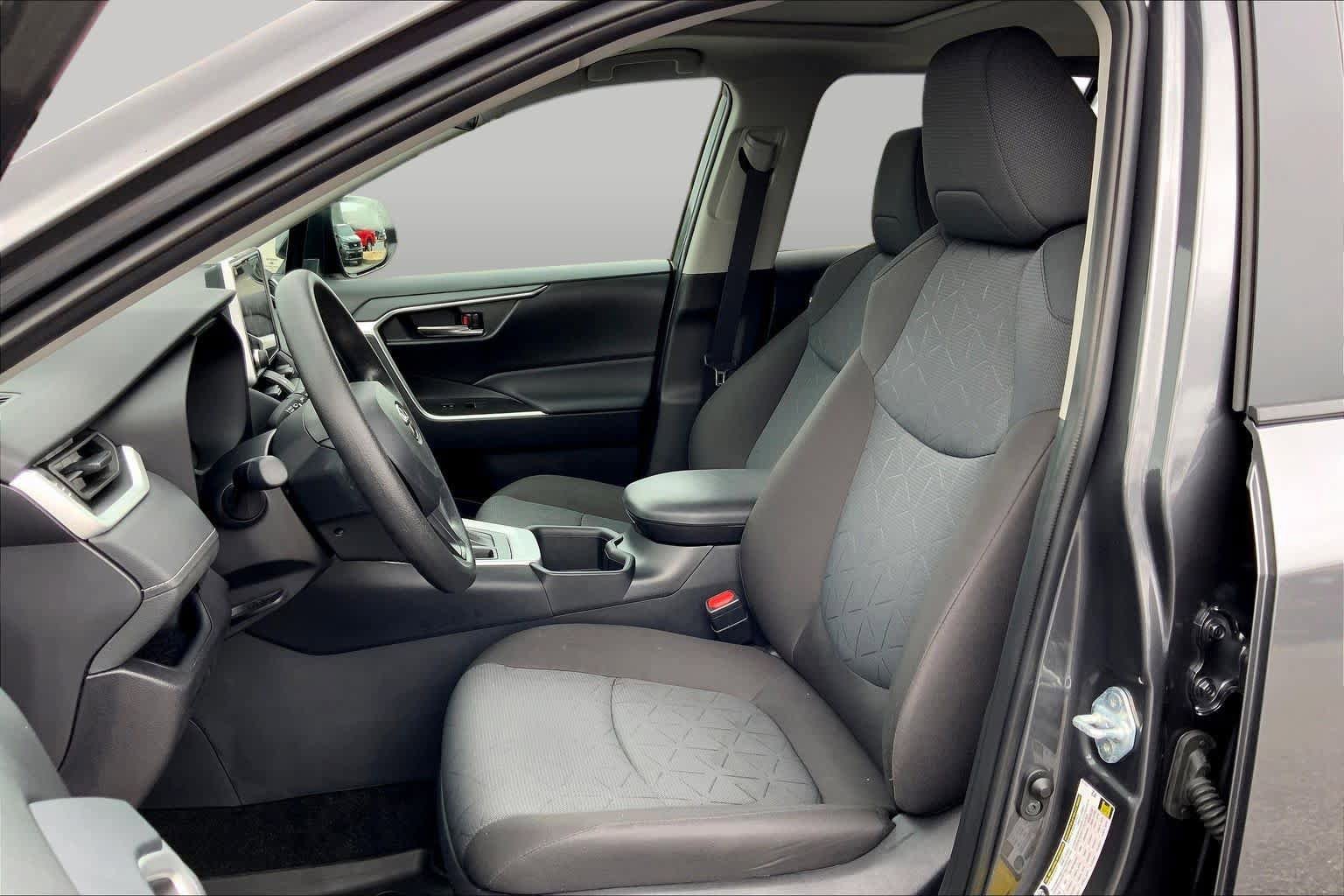 Used 2025 Toyota RAV4 XLE w/ Convenience Package FWD image 8