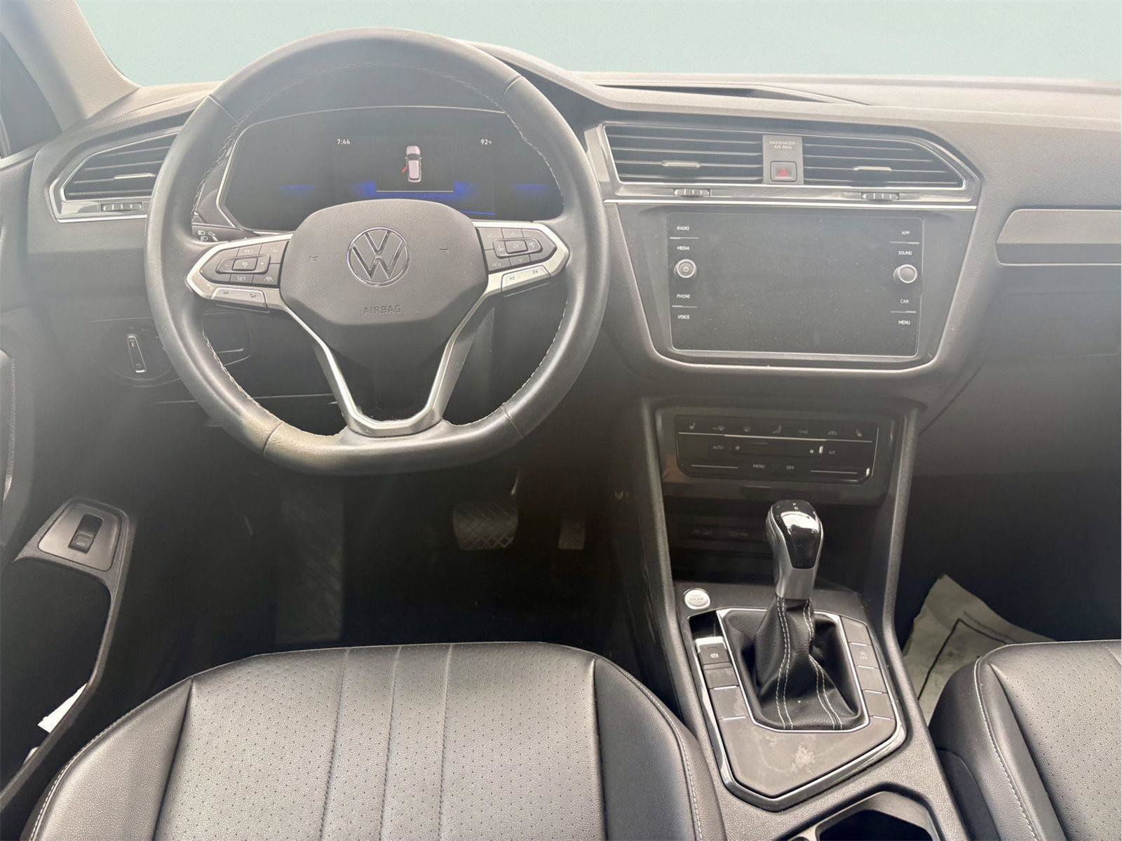 Used 2022 Volkswagen Tiguan SE FWD image 9