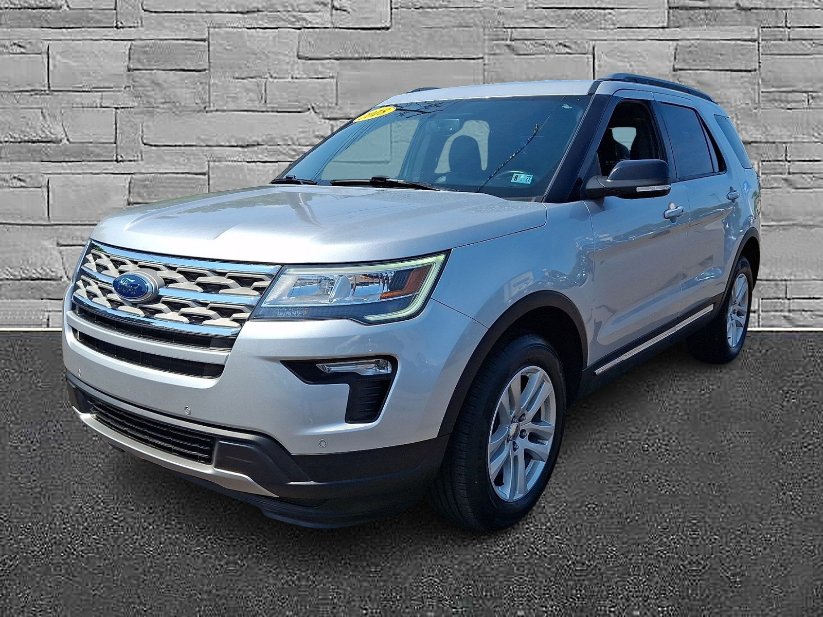 Certified 2018 Ford Explorer XLT w/ Equipment Group 202A AWD/4WD image 4